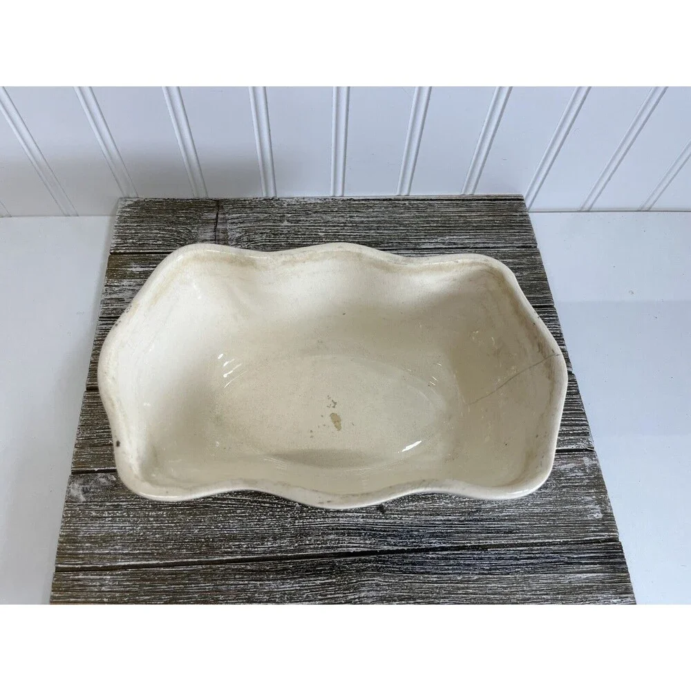 Vintage Scalloped Planter with Rose Buds and Green Leaf Vine Pattern‎